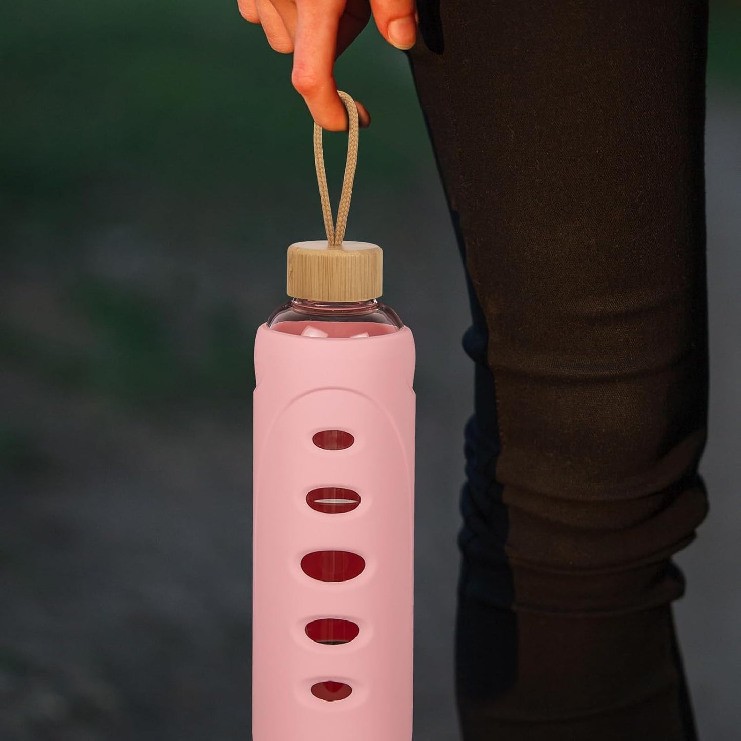 Sport 32oz Glass Water Bottle 1000ml /1 liter Borosilicate Glass Water Bottle Reusable Waterbottle Jugwith Silicone Sleeve and Unique Lid (Pink