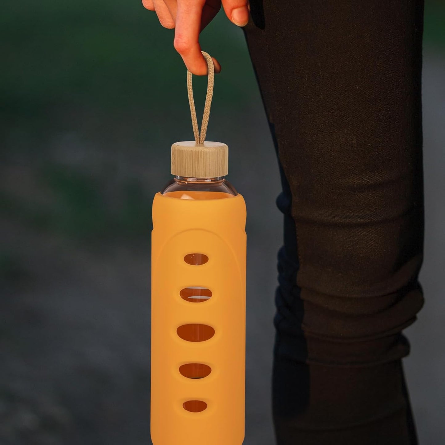 Sport 32oz Glass Water Bottle 1000ml /1 liter Borosilicate Glass Water Bottle Reusable Waterbottle Jugwith Silicone Sleeve and Unique Lid (Orange