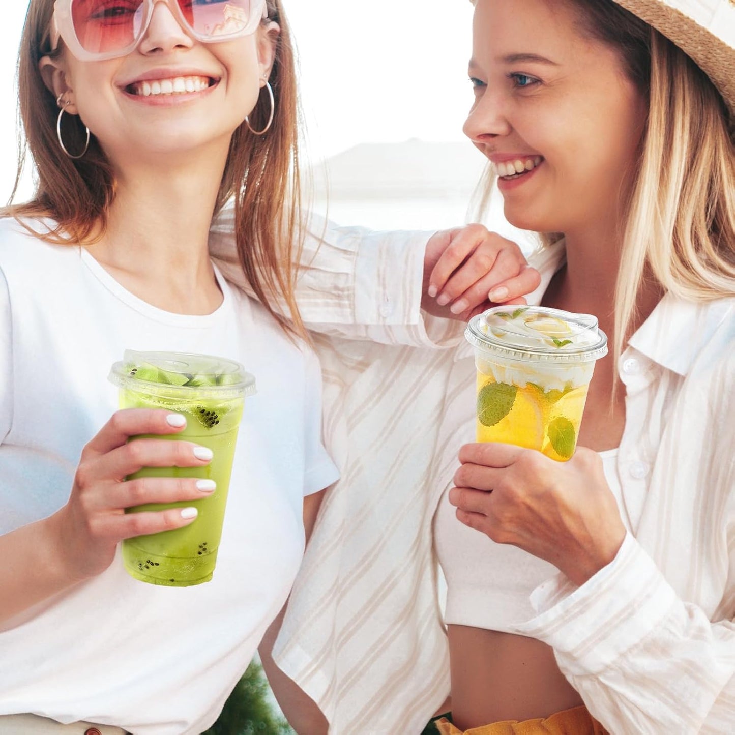 100 Pack 20 oz Clear Plastic Cups with Lids, Disposable Iced Coffee Cups with Sip Lids, Sturdy Plastic Smoothie Cups for Cold Drinks