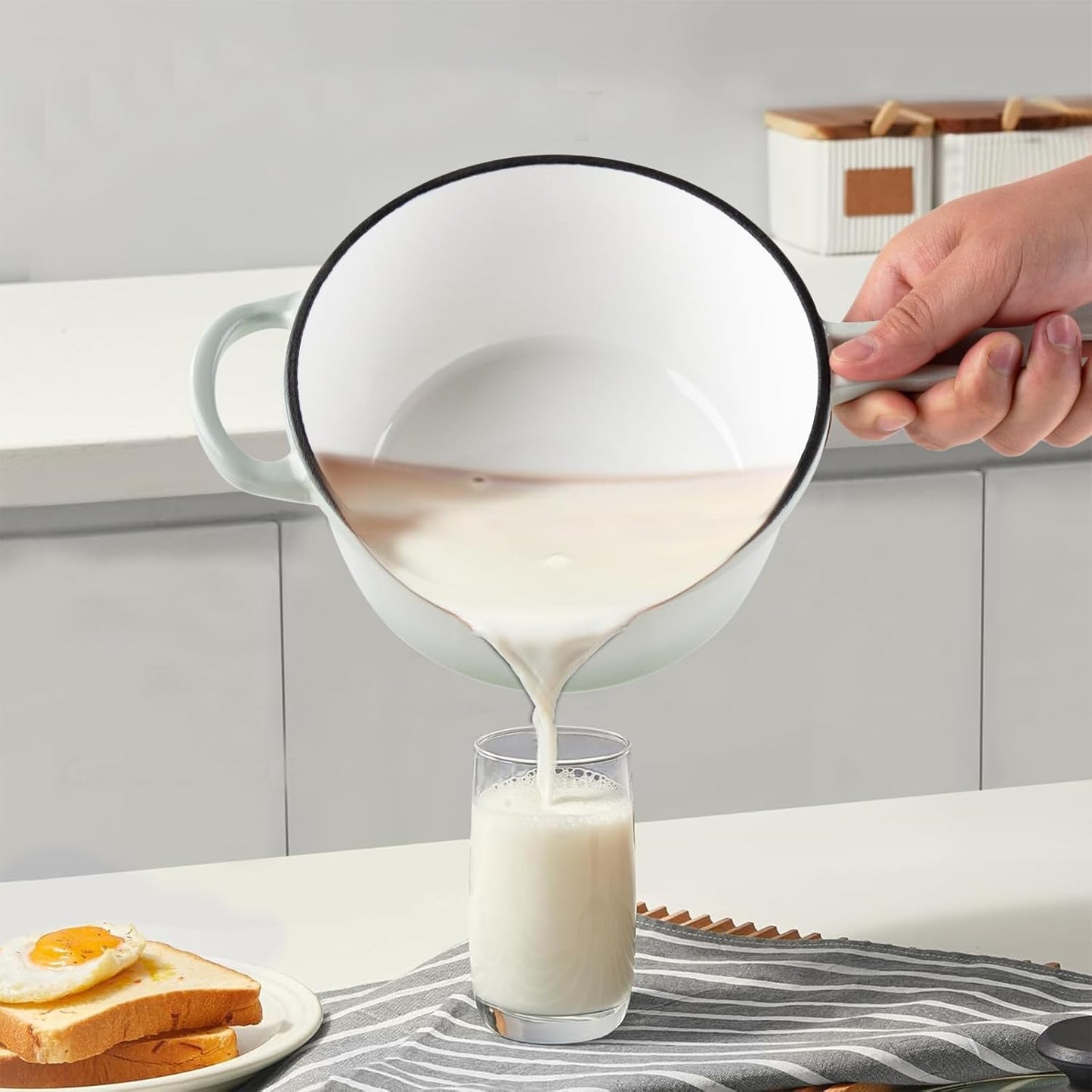 Enameled Cast Iron Sauce Pan, 1.6 Quarts Round Sauce Pot with Lid, Min Dutch Oven Enamel Saucepan for Cooking Pasta Sauce, Gravy, Puddings & Boiling, Gradient Green