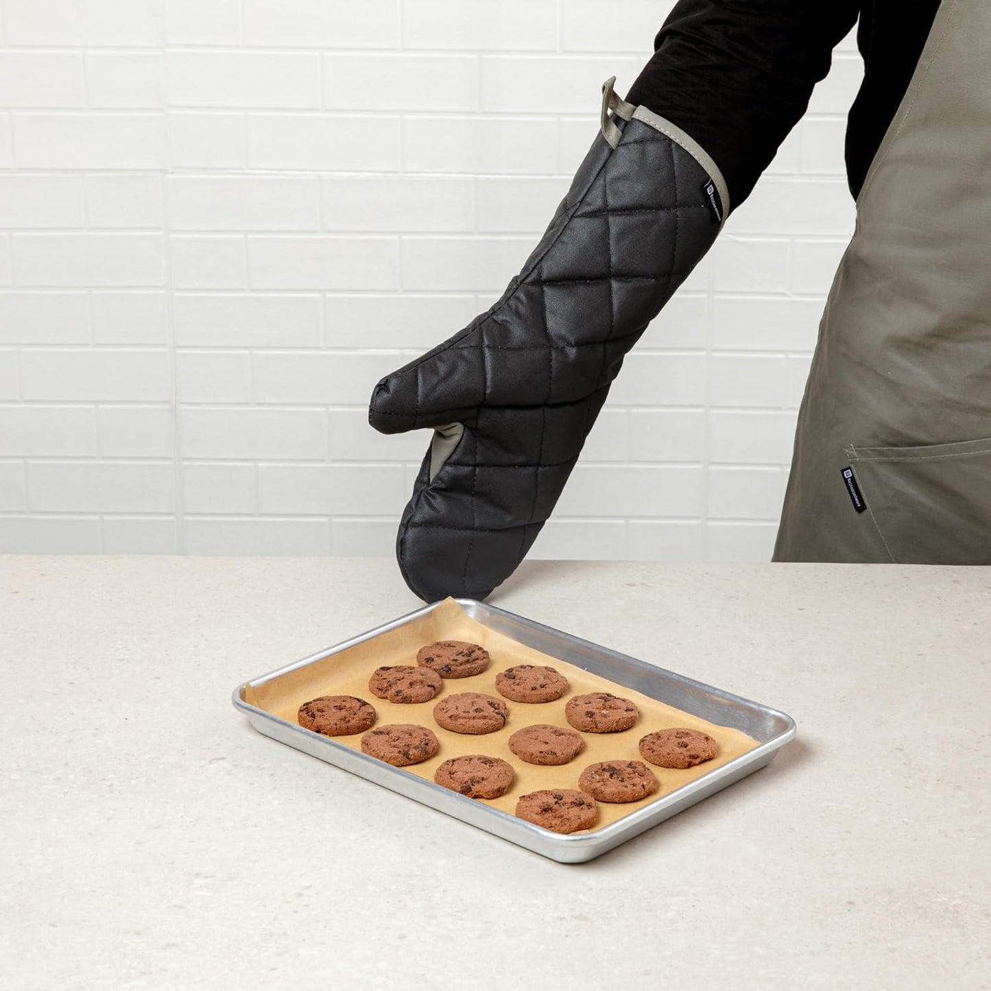 Restaurantware 17 x 8 Inch Heavy-Duty Oven Mitt 1 Flame Retardant Heat-Resistant Mitt - With Thumb Guard Hanging Loop Black Cotton Quilted Oven Mitts Heat-Resistant For Cooking And Baking