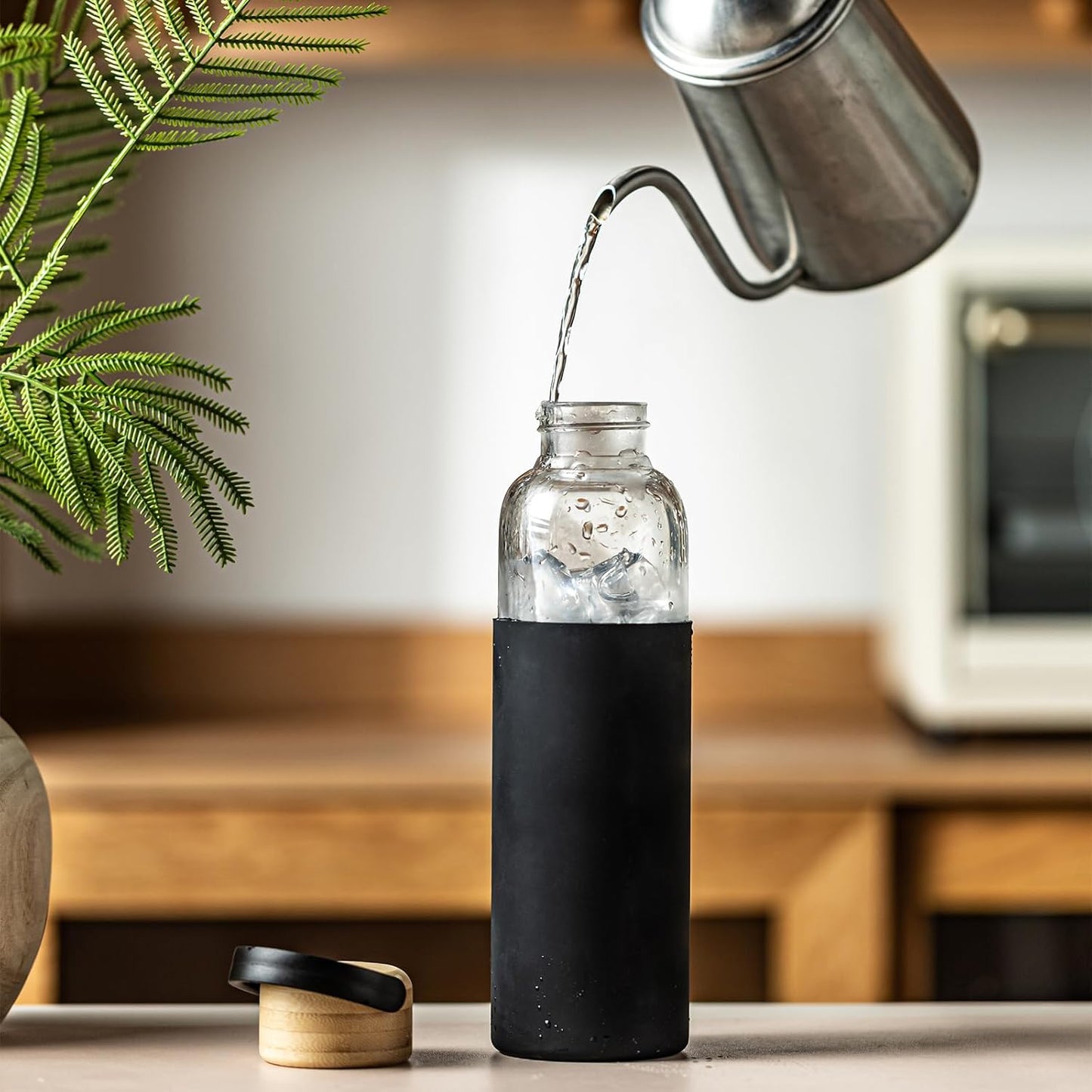 21oz Borosilicate Glass Water Bottles with Silicone Non-Slip Sleeve & Leak-Proof Lid-Reusable Drink Bottle for Office,Travel,Gym,Hiking-BPA Free,Ideal Gift for Home,Car &Fitness (Pink+Black)