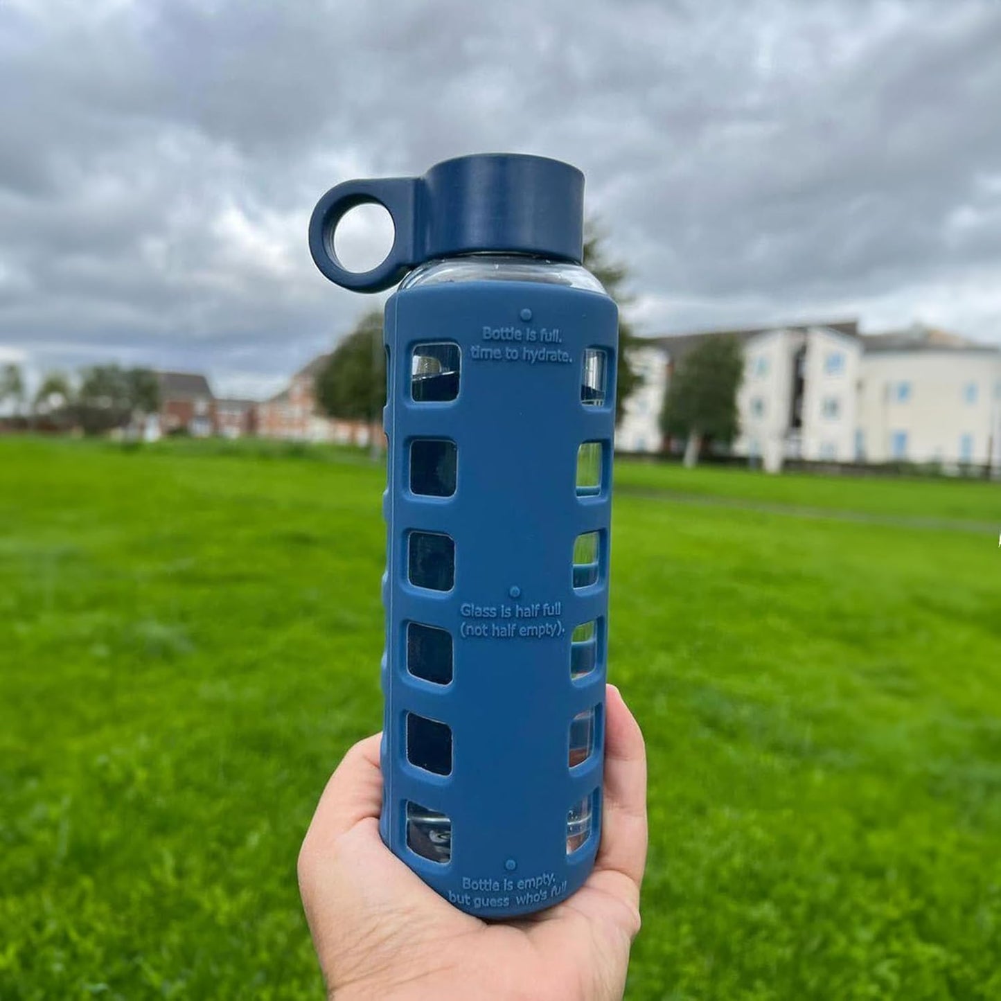 purifyou 40oz / 32oz / 22oz / 12oz Borosilicate Glass Water Bottle with Time & Volume Markers, Silicone Sleeve, Stainless Steel Lid – Reusable Glass Bottle for Water & Juice (12oz Chinese Porcelain)