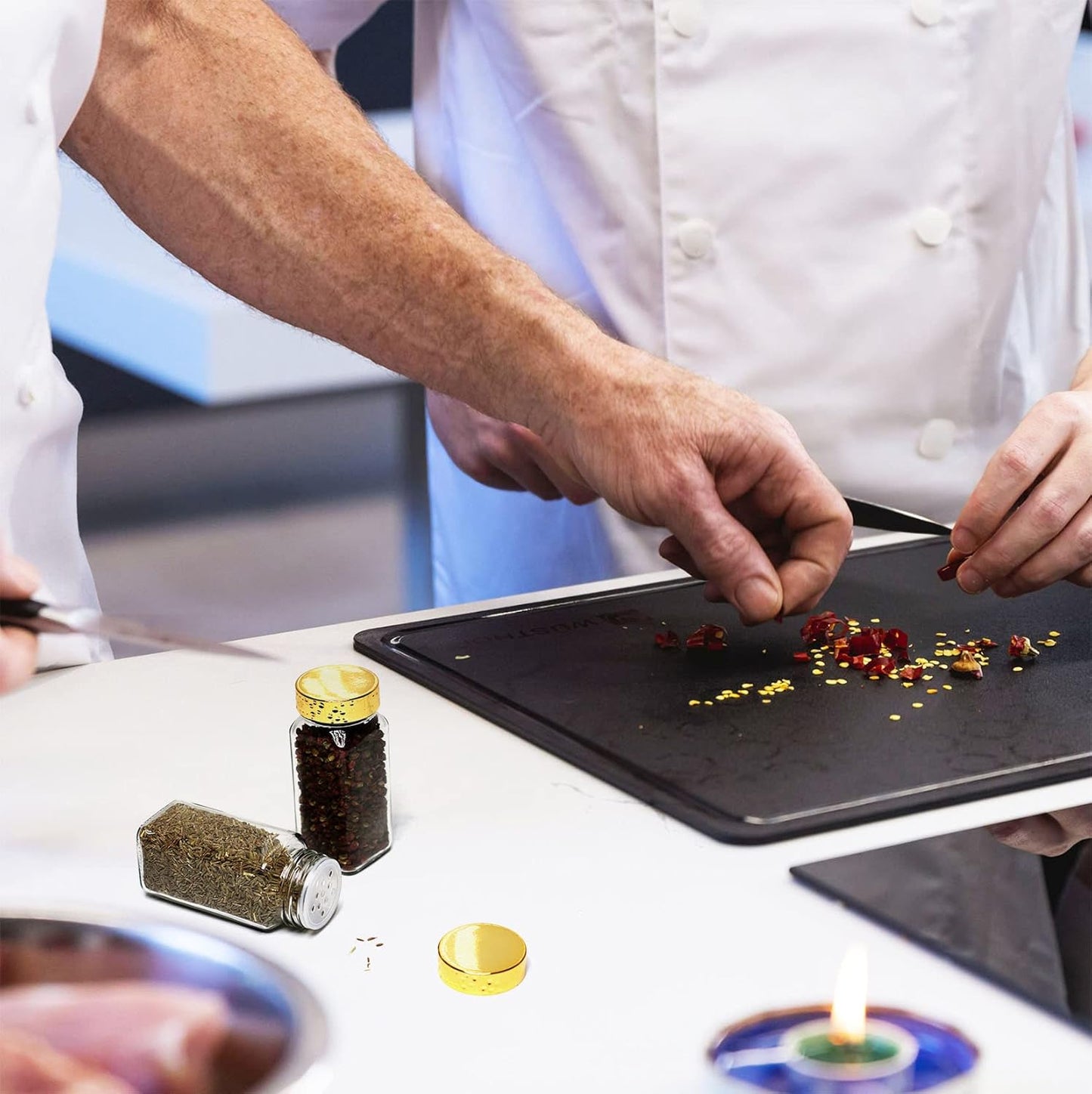 6pcs Gold Spice Jars, 4 oz Glass Seasoning Bottles, Spices Container, Empty Spice Jars, Square Spice Bottles with Airtight Plastic Caps with Shaker Lids