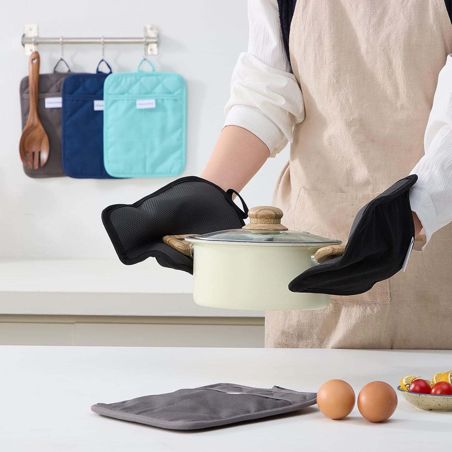 Kitchen Pot Holders, 7"x9", Rectangular with Pocket, Cotton and Neoprene Heat-Resistant Potholders for Cooking and Baking, Machine Washable, 3-Piece Set (Black)