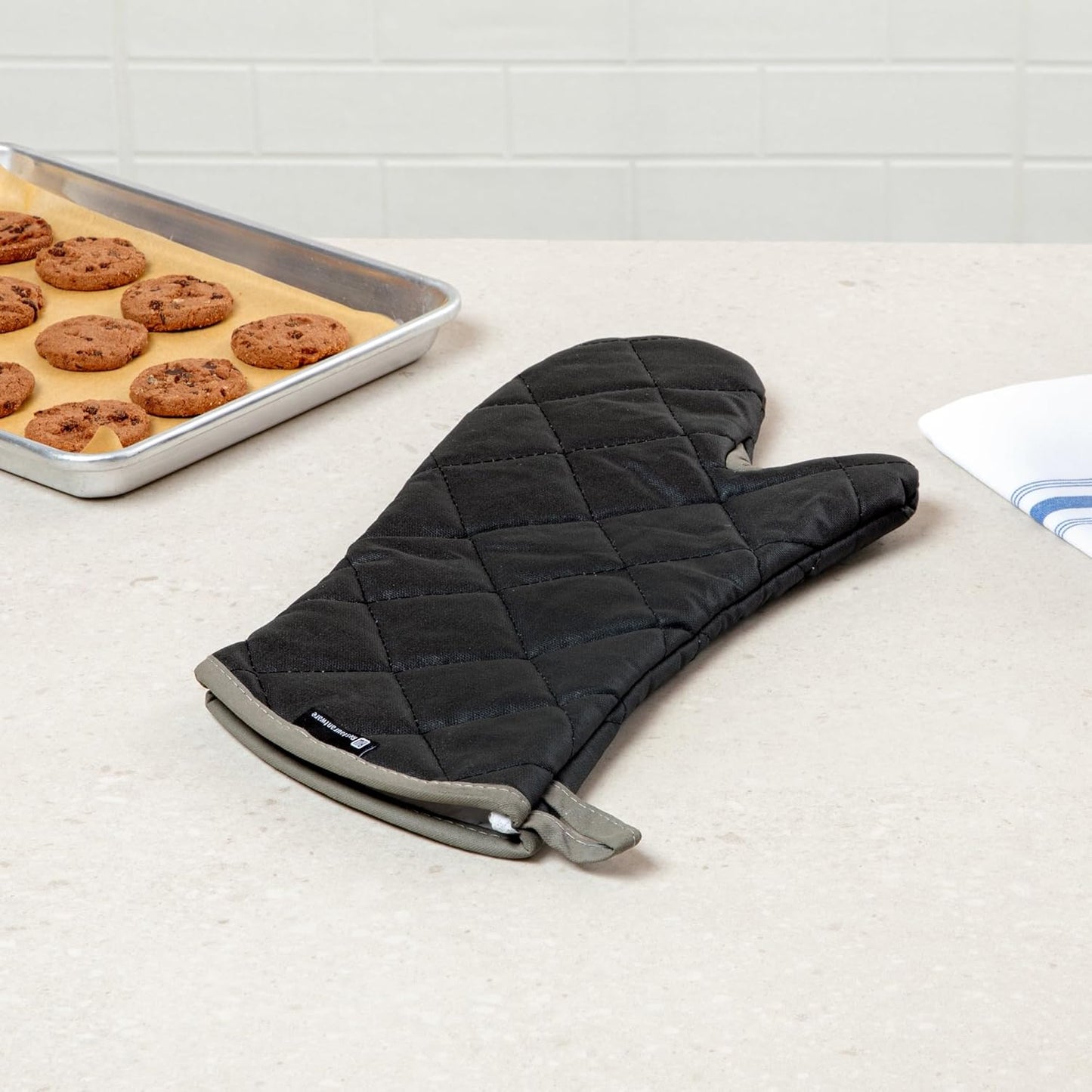 Restaurantware 17 x 8 Inch Heavy-Duty Oven Mitt 1 Flame Retardant Heat-Resistant Mitt - With Thumb Guard Hanging Loop Black Cotton Quilted Oven Mitts Heat-Resistant For Cooking And Baking