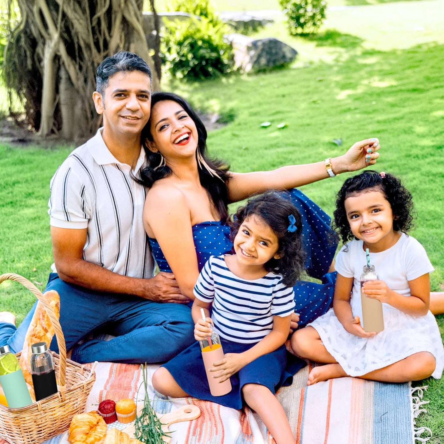 18 oz Glass Bottles with Lids and Silicone Sleeve, Reusable Glass Juice Bottles with Stainless Steel Cap for Juicing, Refrigerator,100% Leak Proof, BPA Free,Glass Water Bottles Set of 10