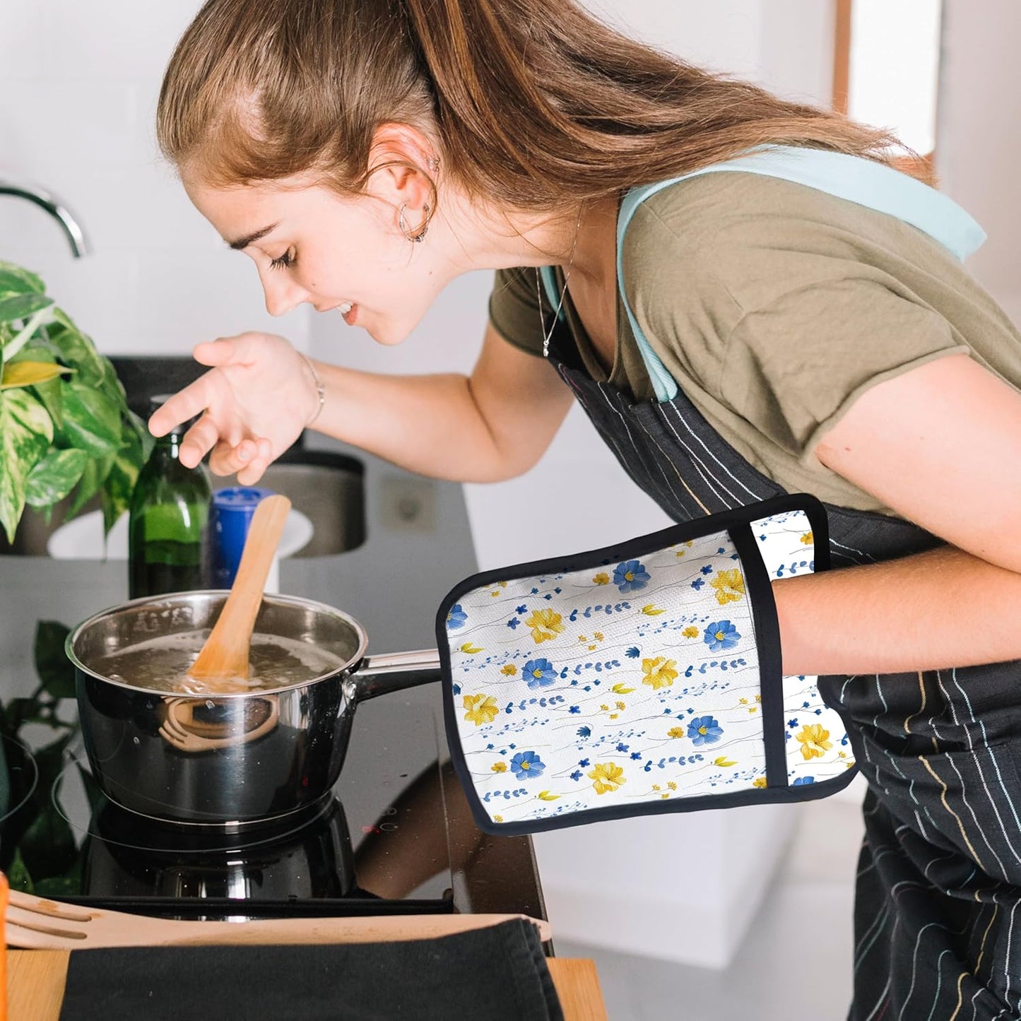 Blue and Yellow Floral Oven Mitts Set, Blue Flower Floral Heat Resistant Kitchen Oven Gloves for Baking and Cooking,Pot Holders